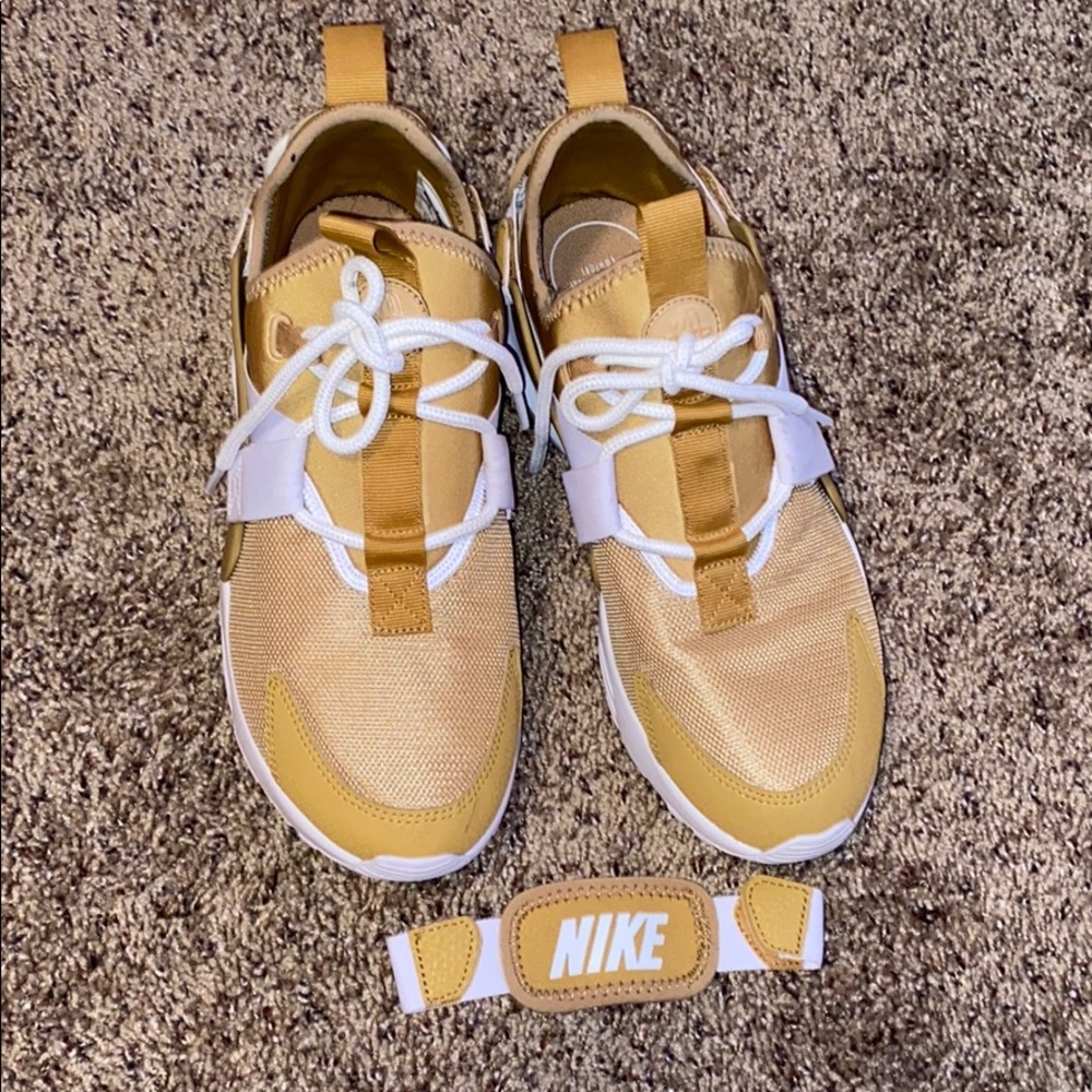 Nike Huarache City Low Mustard color